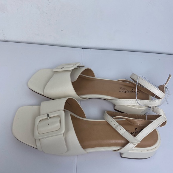 Seychelles NWT NordstromWomen's White Sandals with Ankle Buckle - Picture 3 of 5